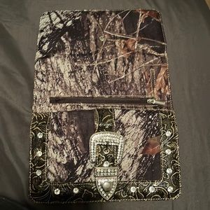 Camo wallet